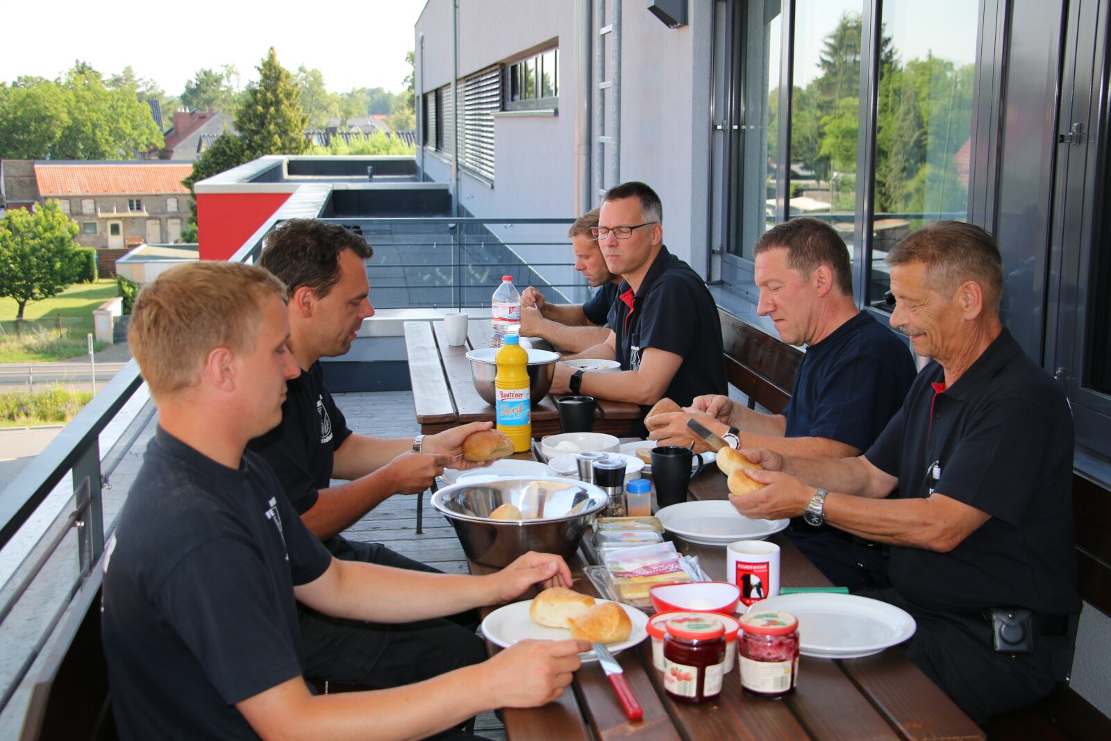 Frühstück auf der Terasse 2 WA